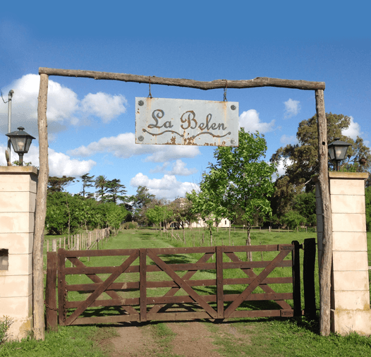 Entrada de estancia La Belen.