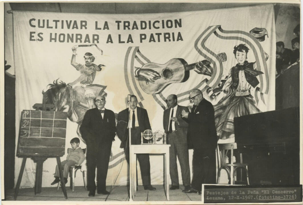 En el Club Manuel J. Cobo de Lezama. Pedro Boloqui, Dr. Carmelo Rocca, Francisco Waldo, Aenlle y Sra. Narcisa Zamboni. 12/1/1967 